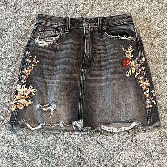 Abercrombie & Fitch Dresses & Skirts - Abercrombie & Fitch Skirt Womens Size 26 Black Embroidered Floral Denim Jean